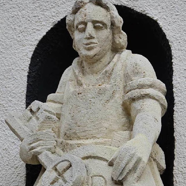 Sandsteinfigur am Schlüssel